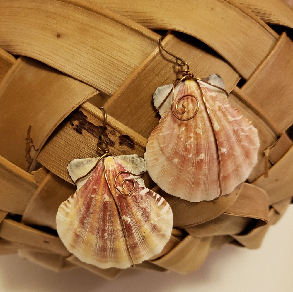 Moana Sea Shell Earrings- NWT